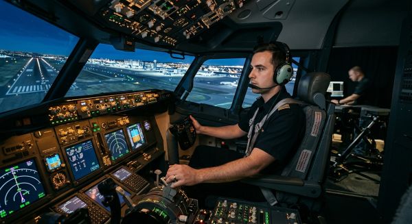 Activités d'adrénaline à Paris :Découvrez le pilotage en simulateur